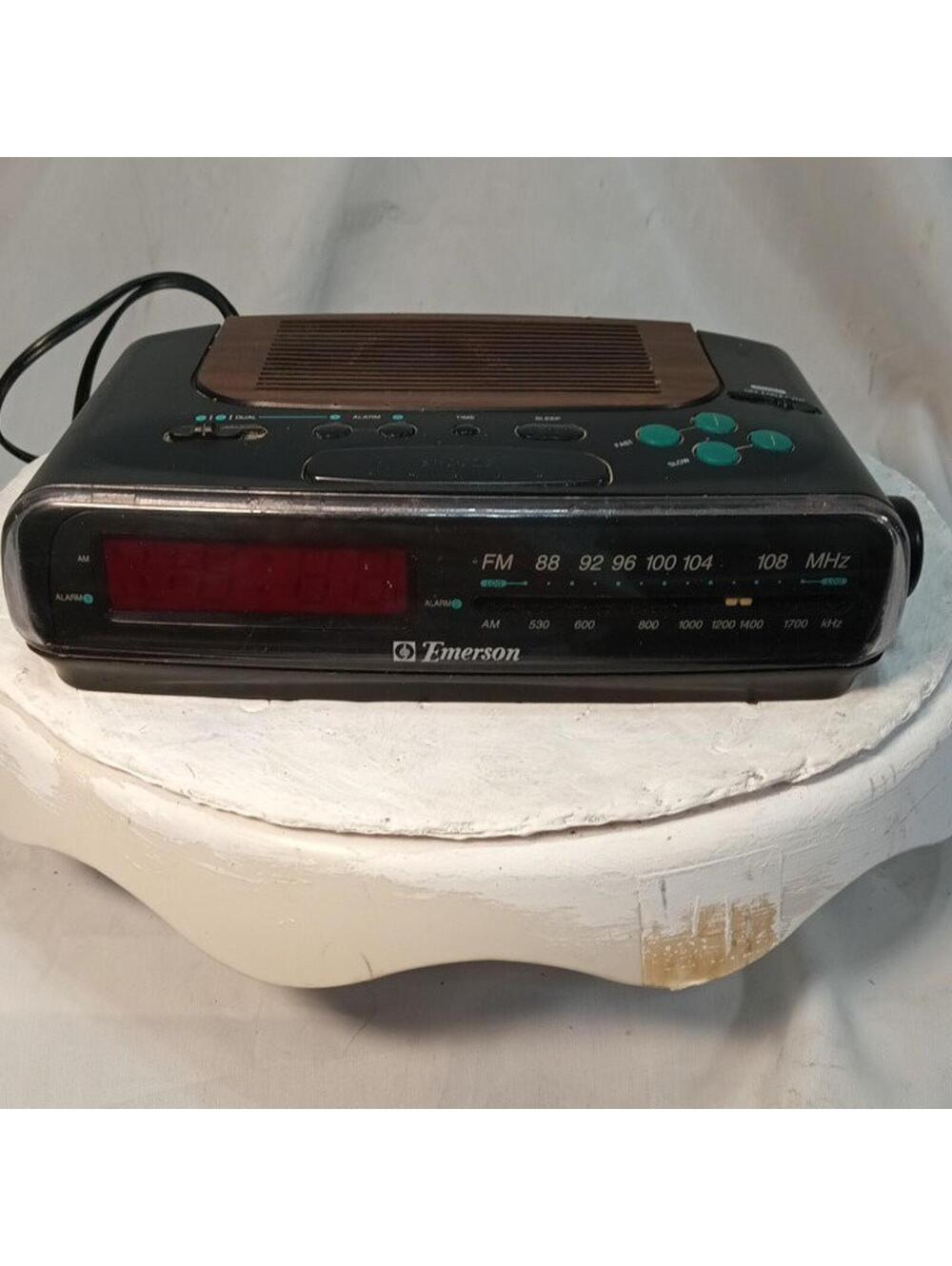 Emerson CK5045 Vintage Clock Radio Dual Alarm AM/FM Snooze Wood Grain Tested